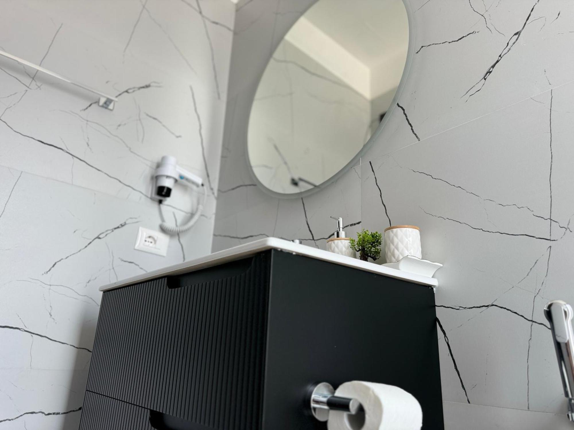 Twins Hotel Vlore Room photo